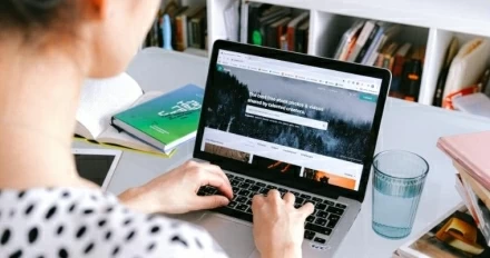 Windows 11 ですばやく簡単に画面を録画する方法